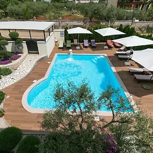 Birikina With Pool Apartment